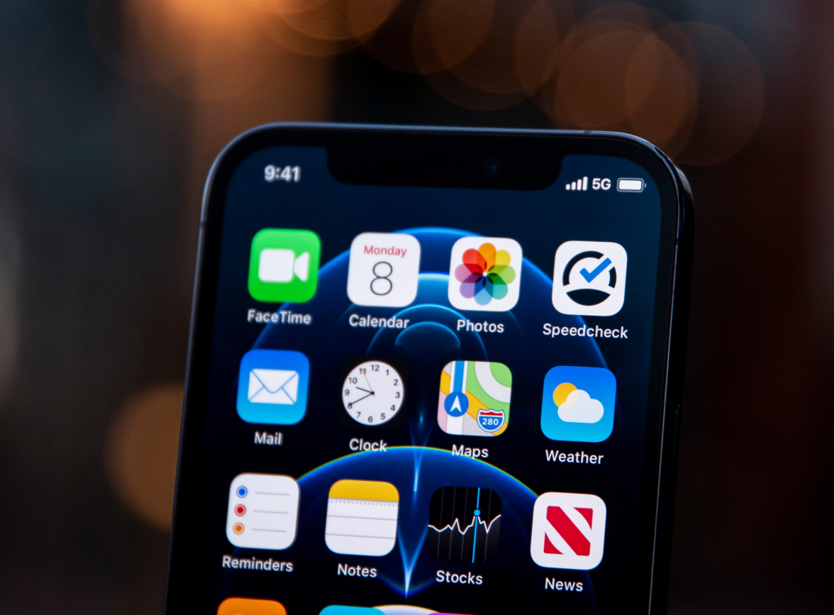 阆中苹果手机维修分享为什么 iPhone 12 在冬季会自动关机 
